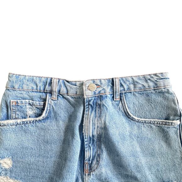 Zara Women's Destroyed Denim Short Cut Off Frayed Hem Hi-Rise Light Wash Size 8 - Picture 2 of 12